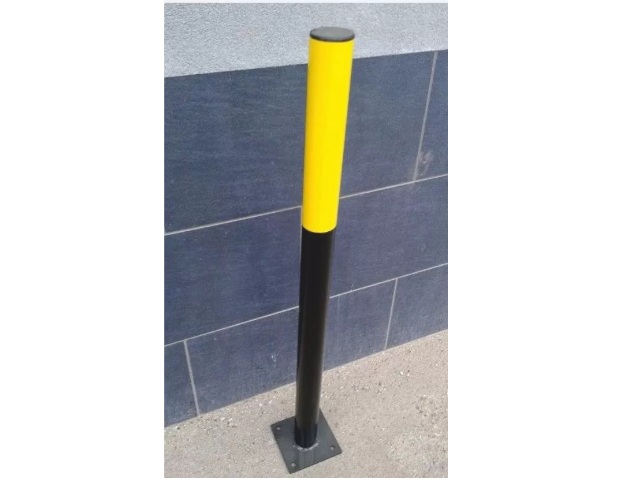Słupek miejski żółto-czarny z podstawą przykręcaną